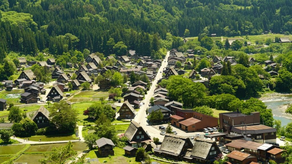 Best Hotels Near Hozumi Station | The Persimmon Plain’s Commuter Base