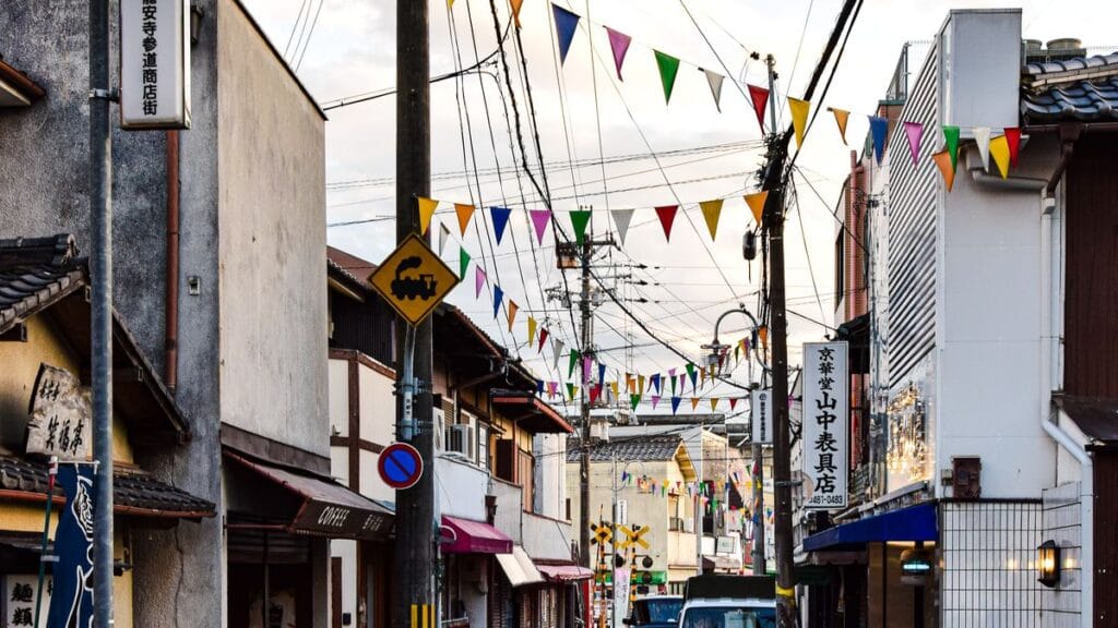 Best Hotels Near Asakura Station | Kochi’s Student West End