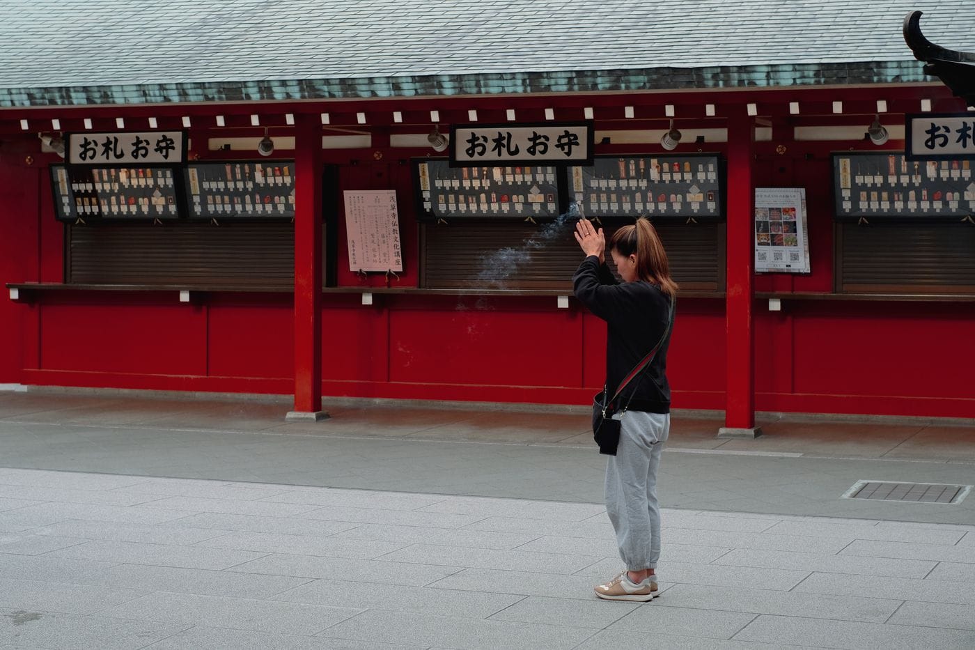How to Pray at a Japanese Shrine: The 2-Bow, 2-Clap, 1-Bow Rule