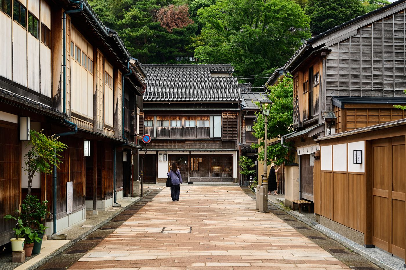 Kutani Pottery: The Bold Blue and Red Ceramics of Kanazawa