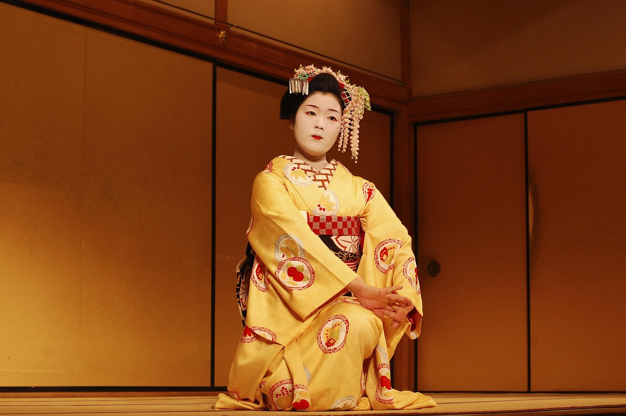 Noh, Kabuki & Bunraku: How to Actually Watch Traditional Japanese Theater