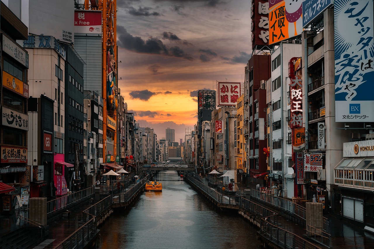 Dotonbori to Shinsaibashi: Walking Osaka’s Entertainment Heart
