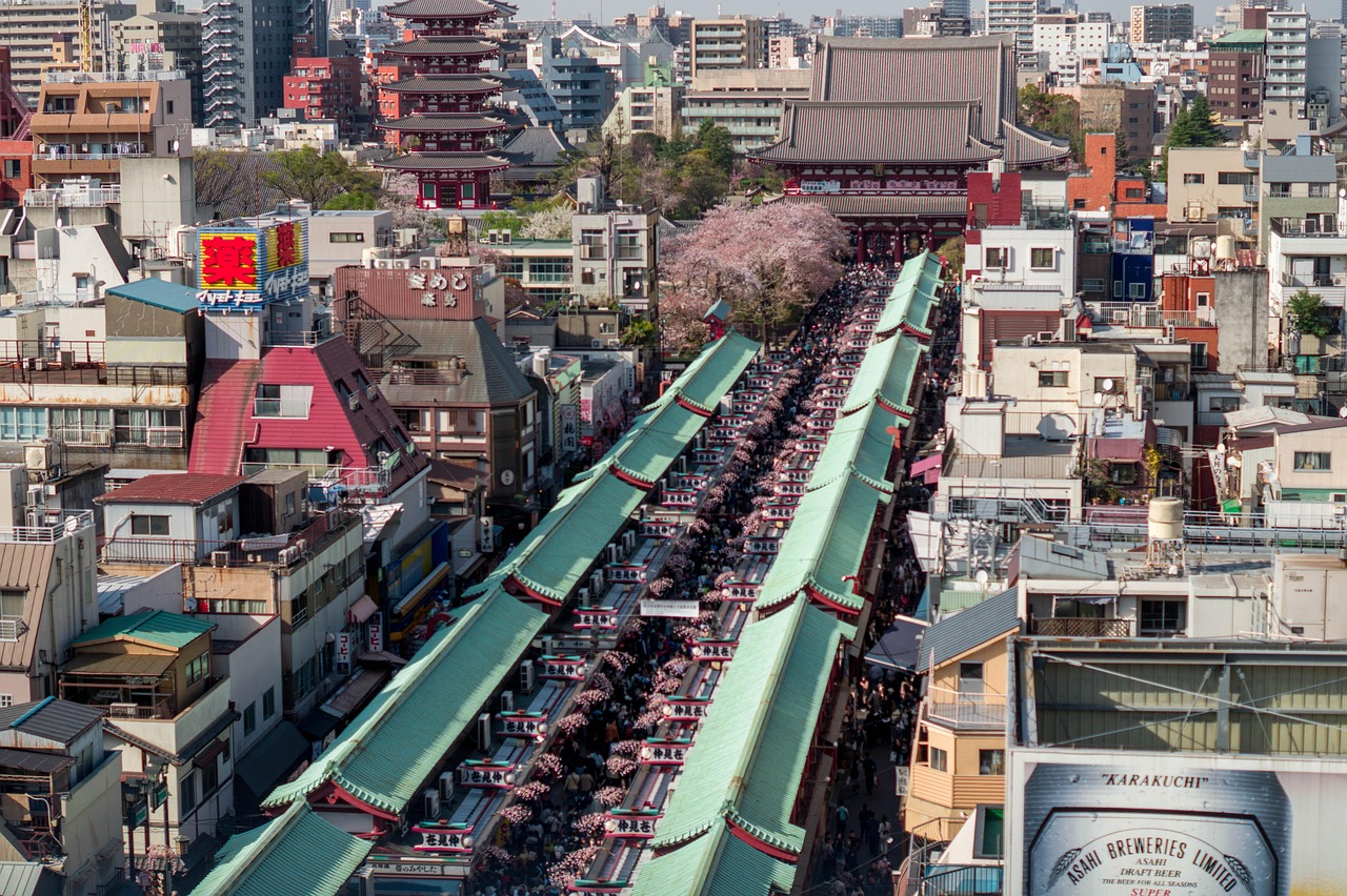 Street Food in Asakusa: Everything You Can Eat Between Kaminarimon & Senso-ji